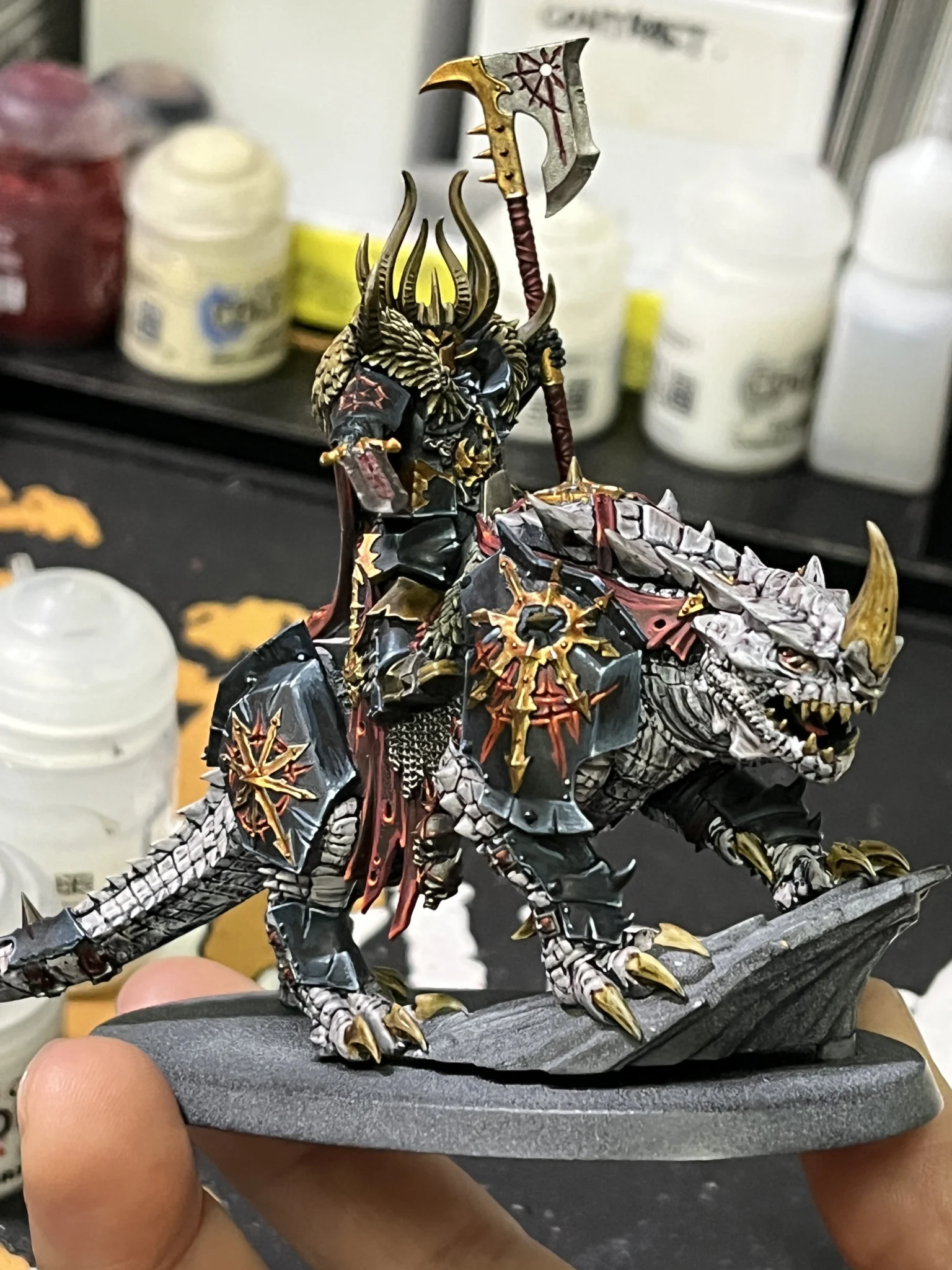 シタデルカラーでリペイント： 真っ黒から白に塗り直す！ | マキヲGの